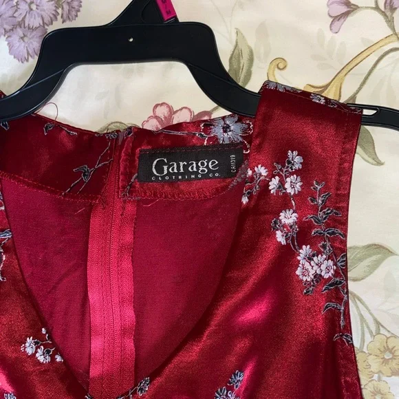 Satin Floral Red Sleeveless Sundress - Picture 3 of 4